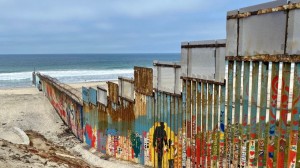 El muero que quiere reemplazar Trump. Este tramo se halla en Playaws de Tijuana. foto: @SandraDibble.