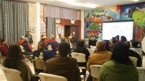 Participantes en el foro comunitario.