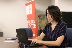 Priscilla Guadarrama, coordinadora de voluntarios del Young Center en Phoenix, busca que los que deseen brindar de su tiempo a esta organización en verdad sean apasionados del apoyo que brindarán a esos jóvenes. 