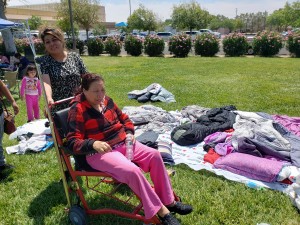 Erika y su mamá Teresita, nos muestran donde han dormido en las ultimas dos noches.