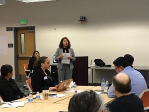 Patricia Vázquez Topete, Directora de una de las oficinas regionales de la  oficina de California del Censo 2020, da una presentación en Salinas.