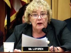 Congresista demócrata de California, Zoe Lofgreen, busca que el USCIS cambie sus políticas para los trámites migratorios.