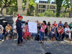 Oralia Maceda Méndez junto a Marcos Aguilar, presentan las resoluciones de su mesa de trabajo.