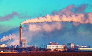 La industria de chimeneas es otra fuente de alta contaminación ambiental. Foto: www.health.harvard.edu.