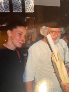 Mayra Peters Quintero con Ernesto Cardenal.