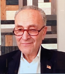 El líder de la minoría demócrata en el Senado, el neoyorquino Charles Schumer, quien junto con la presidenta de la cámara baja, Nancy Pelosi impulsaron el paquete de ayuda para paliar los efectos del coronavirus.