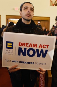 Uno de los jóvenes dreamer muestra su apoyo a la ‘Ley del Sueño’ en el interior del Congreso.