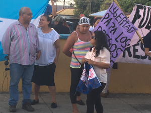 Padre Melo participa en una manifestación contra el actual presidente de Honduras, Juan Orlando Hernández. Foto: María Martin.