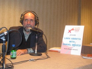 Samuel Orozco, actual Director de Noticias de Radio Bilingüe y miembro de la emisora desde 1981.