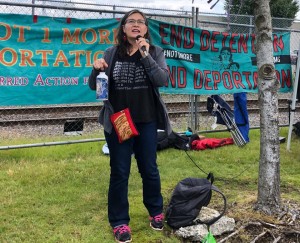 Maru Mora Villalpando, al frente del grupo de defensa de los inmigrantes detenidos por ICE en el Centro de Detención del Noroeste (NWDC), en Tacoma, Washington. Foto: Cortesía del grupo La Resistencia, al NWDC / Facebook.