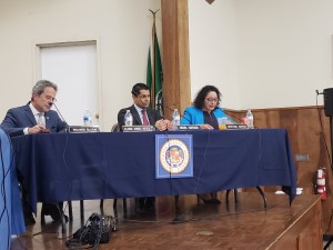 Asambleístas Miguel Santiago y Cristina García en audiencia pública en la Iglesia Resurrección.