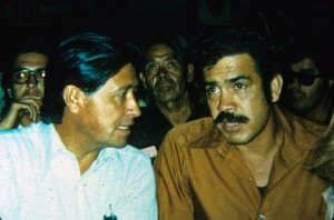 Izquierda, César Chávez, y Rodolfo Corky Gonzáles. Foto: https://www.latinlifedenver.com.