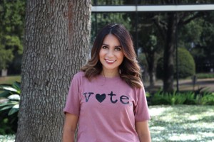 Playera diseñada por Mariana Pineda para alentar la participación electoral.