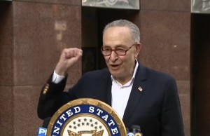 Senador demócrata, Charles Schumer, también negociador del paquete de ayuda económica.