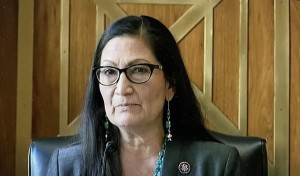 Deb Haaland, la primera mujer nativoamericana nominada por elpresidente Biden a Secretaria del Interior.