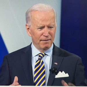 Presidente Joe Biden impulsaba la iniciativa o el apoyo semanal por desempleo de 400 dólares, así como los fondos originales para combatir la pandemia del COVID y apoyar a estados, condados, y a millones de personas con bajos ingresos. Foto: José López Zamorano.