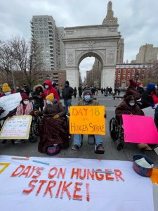 Durante la huelga de hambre de estos inmigrantes indocumentados pedían criterios de elegibilidad más sencillos para acceder el Fondo de los Trabajadores Excluidos, y que se ampliara el fondo a 3.5 billones de dólares para cubrir a más de 470 mil trabajadores en sus condiciones.