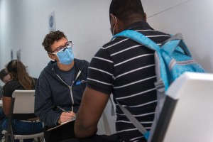 Dr. Hannah Janeway consults with one of more than a dozen patients she treated on a recent Thursday. (Heidi de Marco/KHN)