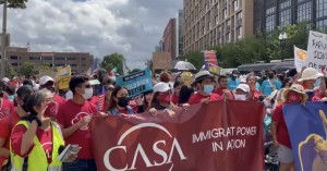 Activistas pro reforma migratoria y cambio climático marcharon en Washington, DC, para presionar a los legisladores del Congreso a pasar el paquete de leyes de los demócratas. Foto: José López Zamorano.