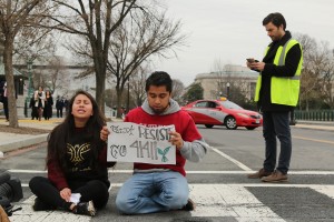 Estos jóvenes beneficiarios de DACA se desplazaron a la ciudad de Washington para sumarse a la presión de los líderes que están negociando en el Congreso. Foto: José López Zamorano.