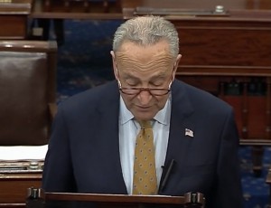 Senador Charles Schumer, líder del Senado de EE UU, impulsa negociaciones y conversaciones para pasar la vasta legislación sobre infraestructura. Foto: José López Zamorano.