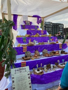 Cuando elaboraban el tradicional pan de muerto para colocarla en la ofrenda a sus seres queridos. Foto: Citlali Sáenz.