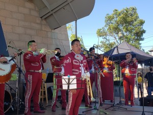 Martín Zaavedra estrena Mi Comunidad en el festival de la canción sobre el icónico barrio losangelino, Boyle Heights. Foto: Rubén Tapia.