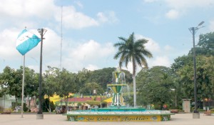 Tecún Umán, en el municipio de Ayutla, departamento de San Marcos, Guatemala, ha sido señalado como punto de encuentro antes de ingresar a México por los migrantes que se aprestan a salir en caravana de San Pedro Sula, Honduras, este 15 de enero. Tecún está en la ribera del río Suchiate, frontera fluvial con Chiapas, México. Foto: Francisco Barradas. 