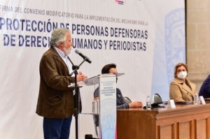 Alejandro Encinas Rodríguez, subsecretario de Derechos Humanos, Población y Migración, de la Secretaría de Gobernación (Segob), reconoce que el problema es grave principalmente por la impunidad. Foto: Segob. 