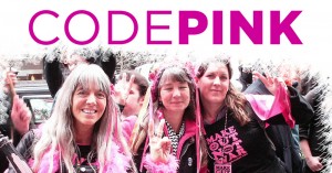 Medea Benjamin (izq) y otras miembras de la agrupación antibélica CODEPINK. Foto: página web.