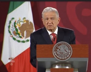 El presidente Andrés Manuel López Obrador, en su habitual conferencia mañanera, declaró que México no impondrá sanciones a Rusia, aunque condenó la invasión a Ucrania. Foto: Captura de pantalla de videotransmisión.