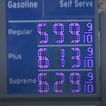 En California, el precio de la gasolina promedia los seis dólares por galón 74. Foto: José López Zamorano.  