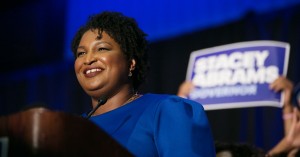 Stacey Abrams se enfrentará de nuevo a Kemp el 8 de noviembre, en las elecciones intermedias. Foto: HNS Media.