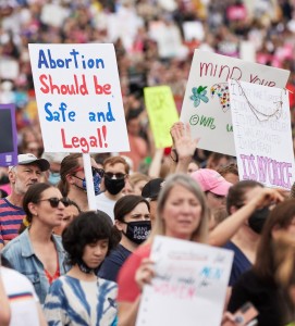 Mujeres exigen respeto a decisions de salud con respecto a sus cuerpos. ACLU/HNS