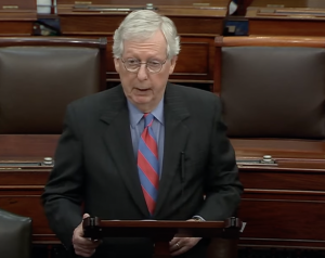 El líder de la minoría republicana del Senado, Mitch McConnell tildó el plan de política 