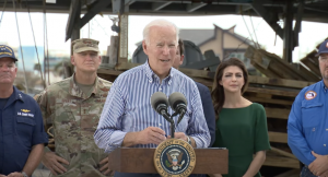 El presidente de EE UU, Joe Biden visita La Florida para supervisar la recuperación después del huracán Ian. Foto: José López Zamorano.