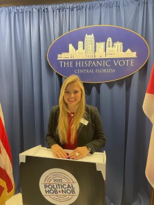 Carolina Wassmer, Directora de Programas de Poder Latinx Florida, dice que los latinos de La Florida están decididos a participar en las elecciones de medio término. Foto: Gerardo Guzmán.