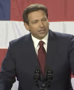 El gobernador de La Florida, Ron DeSantis emergió como el gran ganador de las elecciones del 8 de noviembre. Foto: José López Zamorano.