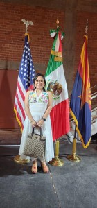 La activista Karina Ruiz durante las celebraciones de las Fiestas Patrias en Phoenix. Foto: Cortesía de Karina Ruiz y Promise Arizona.