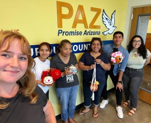 Voluntarios de Promise Arizona han intensificado sus esfuerzos para que salga a votar el voto latino, apelando a que “voten con el corazón”. Foto: Cortesía de Karina Ruiz y Promise Arizona.