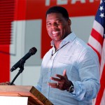 El republicano Herschel Walker también irá a una segunda vuelta el 6 de diciembre. Foto: HNS.