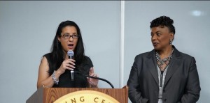 Carmen Coya (izquierda) es la vocera del Centro King. Foto: King Center-HNS.