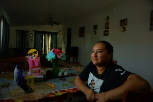 Flor Alvarado, de 29 años, trabajó durante décadas como campesina y dijo que prácticamente no recibió información sobre los efectos nocivos de los pesticidas para su salud y la de su familia. Foto:r Zaydee Sanchez / EHN/palabra. 