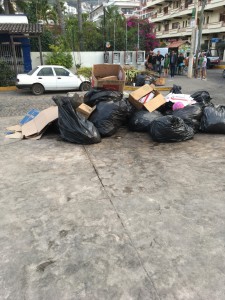 La basura se acumula por días en algumas calla de Puerto Vallarta.